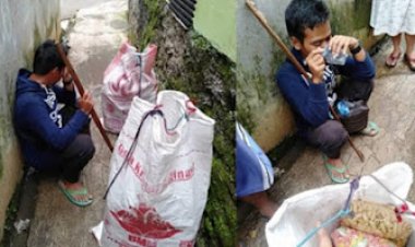 Pedagang Kerupuk Keliling Lapar dan Dagangan Tak Laku, Nangis di Dalam Gang