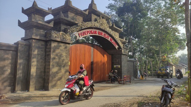 Padepokan Nur Dzat Sejati milik Gus Samsudin yang berada di Desa Rejowinangun, Kecamatan Kademangan, Kabupaten Blitar, Jawa Timur,